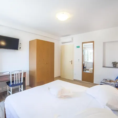 Milica - One Bedroom With Sea View